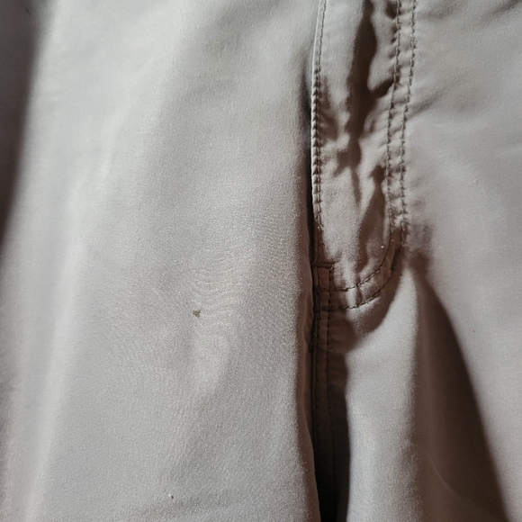 Iron CO men's Cargo shorts size 31 very light weight one small spot - Picture 4 of 10